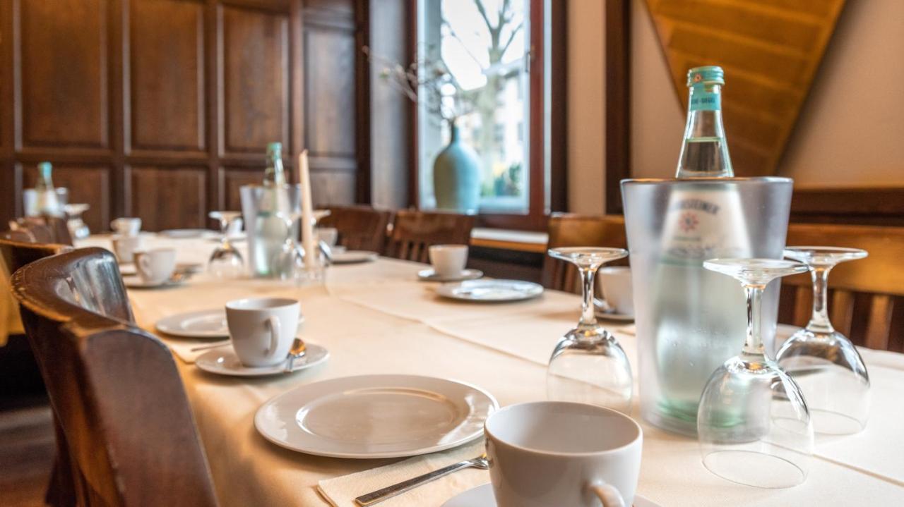 Hotel Zur Krone Meerbusch Eksteriør bilde